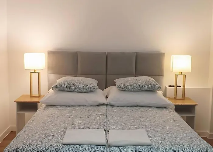 Close To Everywhere, Cosy Place